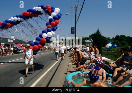 INDEPENDANCE DAY JULY 4TH BRISTOL  RI, USA La plus ancienne parade aux usa commemorant le jour de l'independance Stock Photo