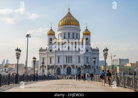 MOSCOW, RUSSIA - APRIL 14, 2021: View of the Cathedral of Christ the Savior from the Patriarch's Bridge on a sunny April day Stock Photo