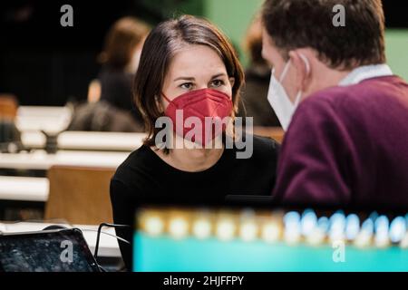 Berlin, Germany. 29th Jan, 2022. Annalena Baerbock, Minister for Foreign Affairs of Germany, at the party convention of Buendnis 90/Die Gruenen in Berlin. (Photo by Ralph Pache/PRESSCOV/Sipa USA) Credit: Sipa USA/Alamy Live News Stock Photo