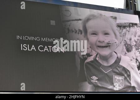 LONDON, UK. JAN 29TH Tribute to Isla Caton in the 7th minute during the Sky Bet Championship match between Millwall and West Bromwich Albion at The Den, London on Saturday 29th January 2022. (Credit: Ivan Yordanov | MI News) Credit: MI News & Sport /Alamy Live News Stock Photo