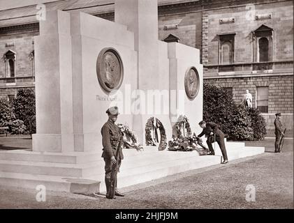 A vintage photograph of the Irish American tenor singer John McCormack (1884-1945) laying a wreath at the cenotaph erected to the memory of Irish Republican leaders Michael Collins and Arthur Griffith at Leinster House Lawn, Dublin, Ireland. Stock Photo