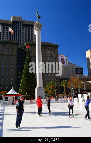 Folks enjoy an outdoor skating rink in Union Square, San Francisco Stock Photo