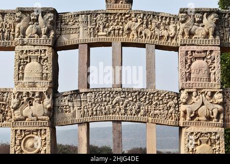 Stupa No 1, West Gateway. Rear Top Architrave showing transport of Buddha's relics after his death. Middle Architrave shows the siege of Kushinagar. T Stock Photo