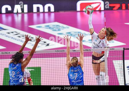 Pala Ubi Banca, Cuneo, Italy, January 29, 2022, Sylves Amandha (Il Bisonte Firenze) - Van Gestel Celine (Il Bisonte Firenze) - Kuznetsova Sofya (Bosca Cuneo)  during  Bosca S.Bernardo Cuneo vs Il Bisonte Firenze - Volleyball Italian Serie A1 Women match Stock Photo