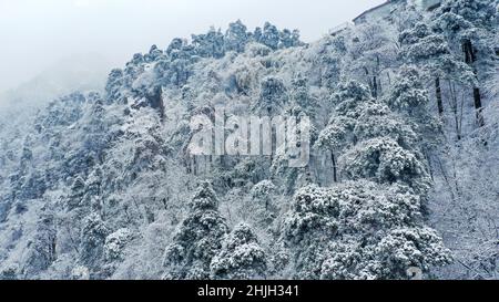 JIUJIANG, CHINA - JANUARY 29, 2022 - Aerial photo taken on Jan 29, 2022 shows rime and other scenery on Mount Lushan after the first snowfall of 2022 Stock Photo