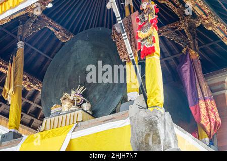 Bronze kettle drum Moon of Pejeng at Balinese Hindu temple Pura Penataran Sasih in Pejeng, Gianyar, Bali, Indonesia. Stock Photo