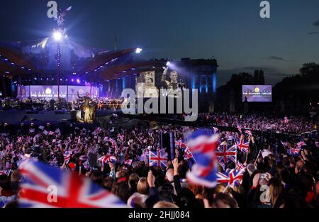 File photo dated 4/6/2012 of an image of the Queen and Duke of Edinburgh projected onto Buckingham Palace during The Diamond Jubilee Concert. Issue date: Sunday January 30, 2022. Stock Photo