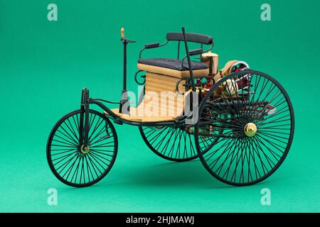 Daimler motorkutsche 1886 hi-res stock photography and images - Alamy