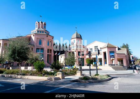 Mountain View City Hall and Center for the Performing Arts exterior view under blue sky - Mountain View, California, USA - 2022 Stock Photo
