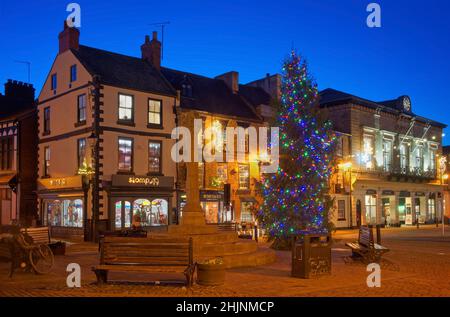 UK, North Yorkshire, Knaresborough, Market Place and Christmas Illuminations Stock Photo