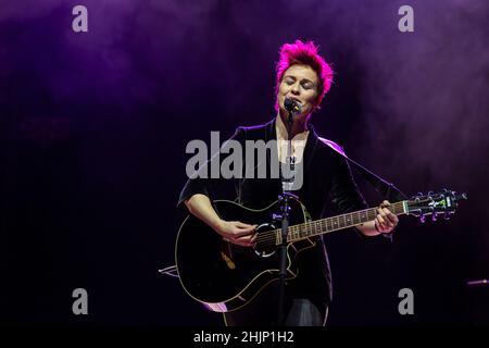 Wetzlar, Germany. 30th Mar, 2018. Sharron Levy, singer-songwriter originally from Israel, relocated to Salzburg, Austria. Supporting Act for Bonnie Tyler, tour concert in Rittal-Arena Wetzlar. Credit: Christian Lademann / LademannMedia Stock Photo