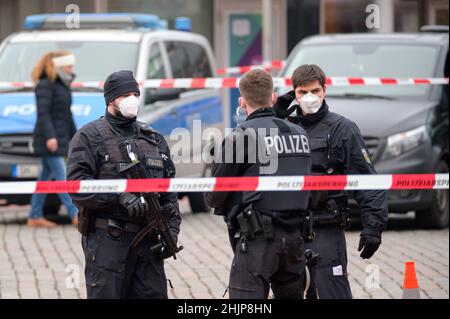 31 January 2022, Schleswig-Holstein, Neumünster: Police officers stand in front of the widely cordoned off train station. Following a bomb threat, Neumünster train station was closed on Monday morning. However, the closure was lifted after about three and a half hours. Photo: Jonas Walzberg/dpa Stock Photo