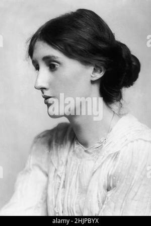 Portrait de la romanciere britannique Virginia Woolf (1882-1941) (English writer Virginia Woolf) Photographie de George Charles Beresford (1864-1938) en 1902 Collection privee Stock Photo