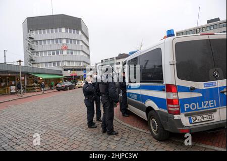 31 January 2022, Schleswig-Holstein, Neumünster: Police officers stand in front of the widely cordoned off train station. Following a bomb threat, Neumünster train station was closed on Monday morning. However, the closure was lifted after about three and a half hours. Photo: Jonas Walzberg/dpa Stock Photo