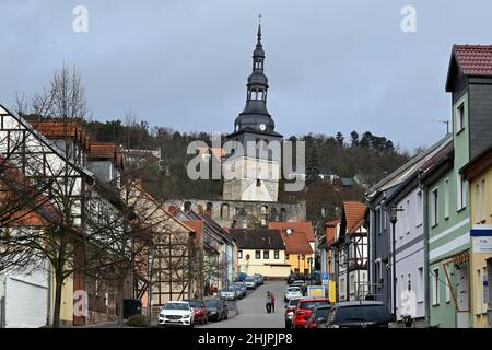 Bad Frankenhausen, Germany. 31st Jan, 2022. The 'Leaning Tower of Bad Frankenhausen' in the Kyffhäuserkreis. The Minister of Economics of Thuringia has handed over a grant for the tourist development of the leaning tower. At 4.60 meters out of plumb, the church tower is more leaning than the Tower of Pisa. Threatened for years with demolition, the landmark of the small town, tower of the upper church, was secured with a supporting structure at a cost of millions and the tower dome was renovated. Credit: Martin Schutt/dpa-Zentralbild/dpa/Alamy Live News Stock Photo