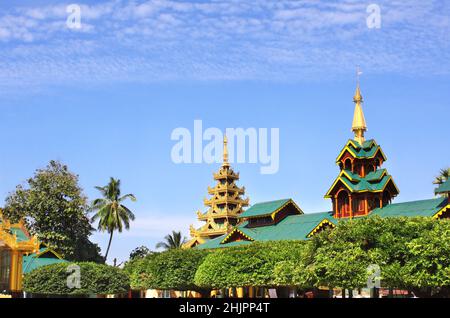 Golden roof of Kambawzathardi Golden Palace complex (Palace of Bayinnaung) in Bago (Pegu), Myanmar Stock Photo