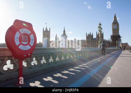 London, UK, 31 January 2022: The Houses of Parliament in Westminster Palace where Prime Minister Boris Johnson will be speaking this afternoon about the findings of the report compiled by civil servant Sue Gray about breaches of lockdown laws at 10 Downing Street during the coronavirus pandemic. A lifebelt on Westminster Bridge is ready to save any member of the public who fell in the river but whether Boris Johnson's job can be saved is another question. Anna Watson/Alamy Live News Stock Photo