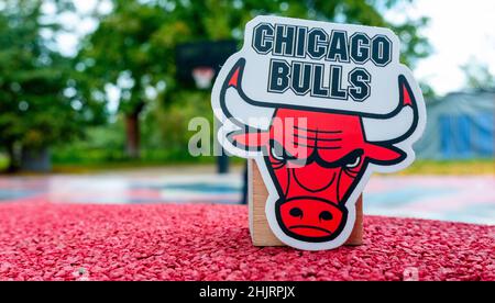 Bulls pay tribute to Chicago flag with sharp — very sharp — City