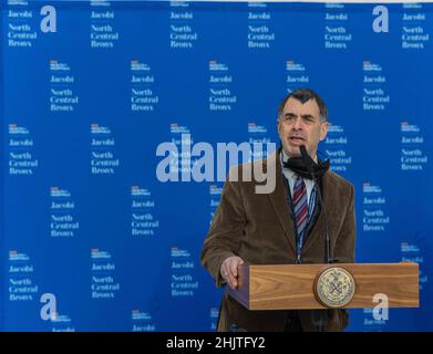 Bronx, New York, USA. 30th Jan, 2022. NYC Mayor Eric Adams announced a Covid-19 update during a press conference in the Bronx, at Jacobi Hospital. Mayor Adams says that 75 percent of New Yorkers are fully vaccinated and NYC is 11 points ahead of the national average. (Credit Image: © Steve Sanchez/Pacific Press via ZUMA Press Wire) Stock Photo