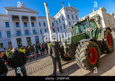 Schwerin, Germany. 28th Jan, 2022. Farmers protest in front of the state chancellery against the new draft of the state fertilizer ordinance and for effective protection of groundwater. They also criticize ever new bureaucratic regulations. Credit: Jens Büttner/dpa-Zentralbild/dpa/Alamy Live News Stock Photo