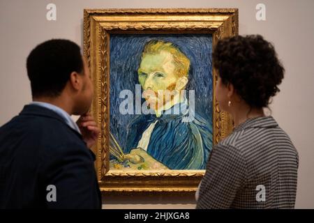 Gallery assistants look at Self-Portrait, Saint-Remy, first week of September 1889 (right), during a preview of the forthcoming Van Gogh Self-Portraits exhibition at The Courtauld Gallery, London. Picture date: Tuesday February 1, 2022. Stock Photo