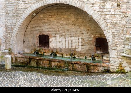 Foreshortening, Corso Vittorio Emanuele course, The Fountains of San Martino, Esanatoglia, Marche, Italy, Europe Stock Photo
