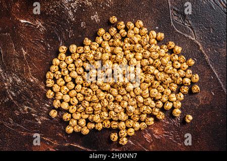 Fried chickpeas with turmeric, roasted spicy chickpeas or Indian chana or chole. Dark background. Top view Stock Photo