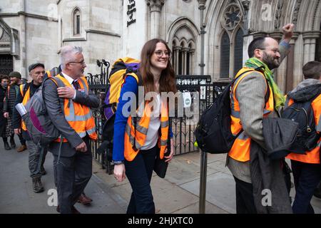 London, England, UK 1 February 2022 Nineteen Insulate Britain defendants stand trial at the Royal Courts of Justice charged with breaking an injunction. Arne Springorum, Stephanie Aylett, Biff Whipster and Stephen Gower enter the court Stock Photo