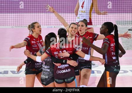 (1/30/2022) Perugia Volley Team during the Women's Volleyball Championship Series A1 match between Acqua & Sapone Volley Roma and Bartoccini Fortinfissi Perugia Volley at PalaEur, 30th January, 2022 in Rome, Italy. (Photo by Domenico Cippitelli/Pacific Press/Sipa USA) Stock Photo