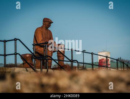 Fiddler’s Green sculpture a memorial for fishermen lost at sea by Ray Lonsdale, North Shields, North East England, UK Stock Photo