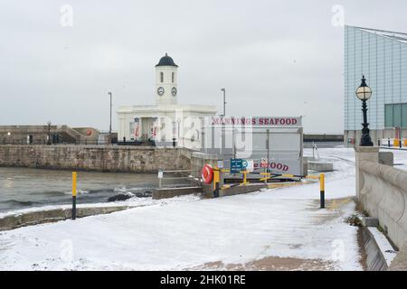 Mannings Seafood shack, the Droit House and the Turner Contemporary Gallery on the seafront in Margate, UK Stock Photo