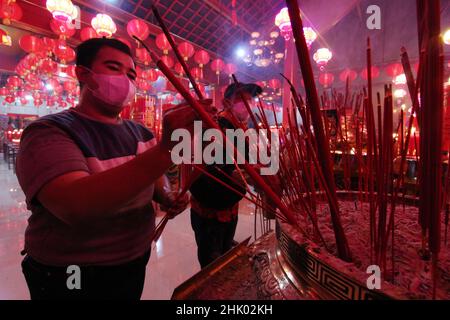 West Java, Indonesia, on January 31, 2022. A number of congregants pray the eve of Chinese New Year at the Hok Lay Kiong Temple, which was founded in the 18th century and is the first and largest pagoda in the city of Bekasi, West Java, Indonesia, on January 31, 2022. Because it is still in the atmosphere of the Covid-19 pandemic and in the midst of increasing Covid-19 cases, the Omricon variant, by the temple management, tonight's worship is held in a limited manner and the number of people allowed to pray is a maximum of 50 people in turn. (Photo by Kuncoro Widyo Rumpoko/Pacific Press) Stock Photo