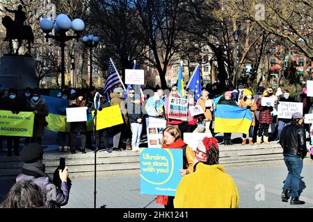 NEW YORK, NY - JANUARY 22: People attending a Stand With Ukraine rally in Union Square on January 22, 2022 in New York City. Members of the Russian-speaking diaspora and Ukrainian activists demonstrated amid threat of Russian invasion of the Ukraine. Credit: Mark Apollo / Alamy Stock Photo Stock Photo