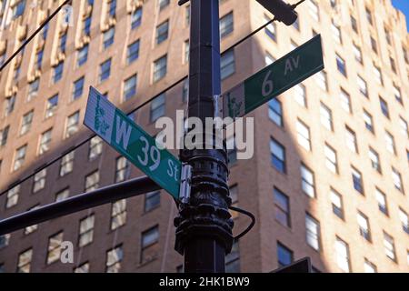 Green West 39th Street and Avenue of the Americas 6th traditional sign in Midtown Manhattan in New York City Stock Photo