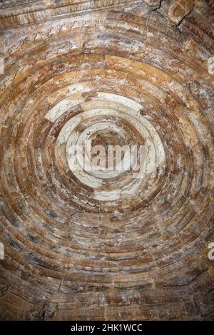 Circular interior of a conical ceiling or roof inside Duladeo Temple, dedicated to Hindu god Lord Shiva, Khajuraho, Madhya Pradesh, India Stock Photo