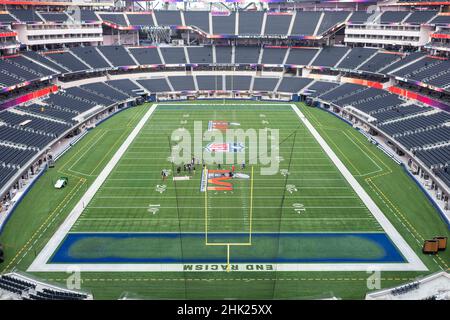 01 February 22 Us Inglewood Workers Paint The Super Bowl Lvi Logo On The Field At