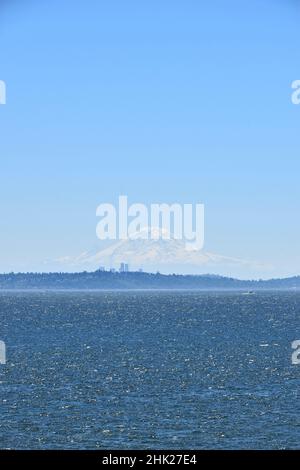 Mount Rainier, Tahoma, towering over the Washington landscape around ...