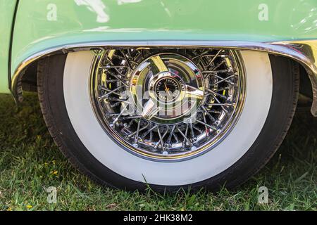 Marble Falls, Texas, USA. Spoked wheel with whitewall tire on a vintage Ford Thunderbird. (Editorial Use Only) Stock Photo