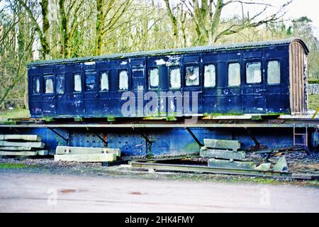 Vintage coach awaiting restoration, Stainmore line, Kirkby Syehen West, Cumbria, England Stock Photo