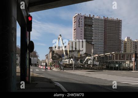 Demolition work in the Bonnefoy district in Toulouse (France), near the Matabiau train station and the Canal du Midi, continues for nine months. Both sides of the avenue de Lyon will be completely razed to the ground, to make way for new, taller and more expensive buildings. For several years, local residents have mobilized in vain against this announced gentrification project: the high level of new rents should see the profile of the population profoundly modified. Toulouse, February 2, 2022. Photo by Patrick Batard / ABACAPRESS.COM Stock Photo