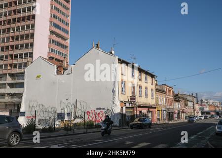 Demolition work in the Bonnefoy district in Toulouse (France), near the Matabiau train station and the Canal du Midi, continues for nine months. Both sides of the avenue de Lyon will be completely razed to the ground, to make way for new, taller and more expensive buildings. For several years, local residents have mobilized in vain against this announced gentrification project: the high level of new rents should see the profile of the population profoundly modified. Toulouse, February 2, 2022. Photo by Patrick Batard / ABACAPRESS.COM Stock Photo