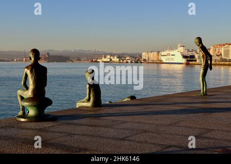 Monumento a Los Raqueros in Santander City Centre - Tours and