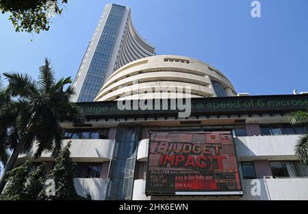 Mumbai, India. 01st Feb, 2022. Budget news flash on screen outside the Bombay Stock Exchange (BSE) building in Mumbai. Stock prices rise if the Union Budget is perceived positively and the prices of stocks drop if the stock exchange doesn't find the budget in its favour. Credit: SOPA Images Limited/Alamy Live News Stock Photo