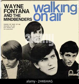 Vintage vinyl record cover - Fontana, Wayne + The Mindbenders - Walking On Air -  EP - UK - 1965 Stock Photo