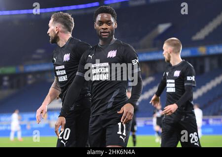 02 February 2022, North Rhine-Westphalia, Duisburg: Soccer: 3rd league 20th matchday MSV Duisburg - VfL Osnabrück at Schauinsland-Reisen Arena. After the goal to 1:2 by Ba-Muaka Simakala (M), his teammates from Osnabrück, Marc Heider (l) and Sebastian Klaas are happy. In the 3rd division replay between the two teams, they want to send a signal against exclusion by wearing special jerseys. The match was initially interrupted by the referee on December 19 and later abandoned. Osnabrück player Aaron Opoku had previously been subjected to an alleged racist insult by a Duisburg spectator. Photo: Re Stock Photo
