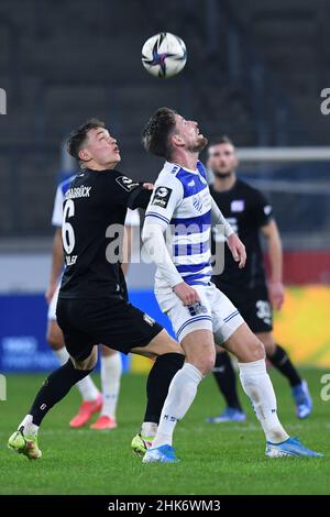 02 February 2022, North Rhine-Westphalia, Duisburg: Soccer: 3rd league 20th matchday MSV Duisburg - VfL Osnabrück at Schauinsland-Reisen Arena. Sven Köhler (l) from Osnabrück and Kolja Pusch from MSV look at the ball. In the replay of the 3rd league between the two teams, they want to set a sign against exclusion with special jerseys. The match was initially interrupted by the referee on December 19 and later abandoned. Osnabrück player Aaron Opoku had previously been subjected to an alleged racist insult by a Duisburg spectator. Photo: Revierfoto/dpa - IMPORTANT NOTE: In accordance with the r Stock Photo