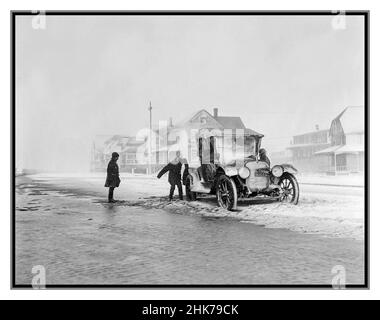 1930s Model T Ford car freezes to the road at Winthrop Beach in a hard snowy winter USA Winthrop Beach is the main beach of Winthrop, Boston Massachusetts. USA Stock Photo