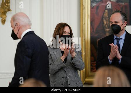 Washington, Vereinigte Staaten. 02nd Feb, 2022. United States President Joe Biden, US Vice President Kamala Harris and her husband Second Gentleman Douglas Emhoff attend an event to reignite the Cancer Moonshot in the East Room of the White House in Washington, DC on February 2, 2022. Credit: Yuri Gripas/Pool via CNP/dpa/Alamy Live News Stock Photo