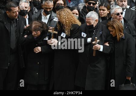 New York, USA. 02nd Feb, 2022. The mother (second from left) of fallen NYPD Officer Wilbert Mora weeps as she stands with her family outride of St. Patrick's Cathedral at the conclusion of funeral services for the slain officer, New York, NY, February 2, 2022. Thousands of NYPD officers converged on New York City's St. Patrick's Cathedral for the second time in a week to pay tribute to a fallen young officer; Mora was shot along with Officer Jason Rivera on Jan. 21 while responding to a call about a domestic argument. (Photo by Anthony Behar/Sipa USA) Credit: Sipa USA/Alamy Live News Stock Photo