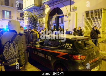 Rosa Alfieri, crowd at funeral in Grumo Nevano for 23-year-old strangled by  neighbour Elpidio D'Ambra, 31, now in prison for murder Stock Photo - Alamy
